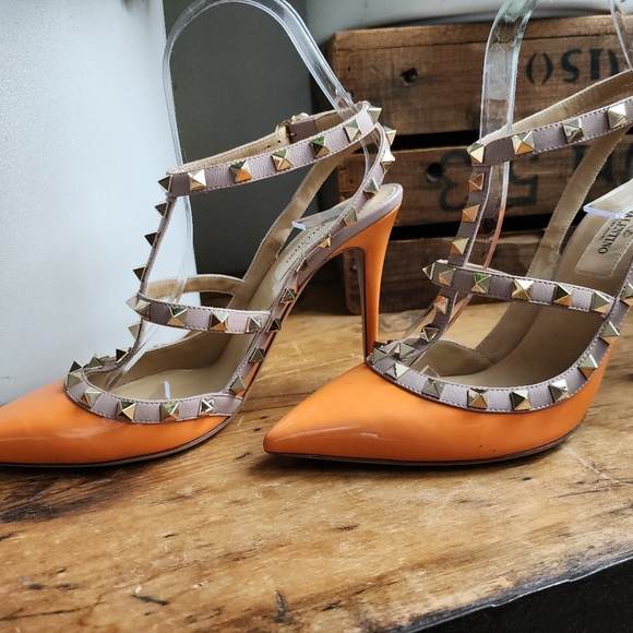 Valentino Garavani Rockstud Studded orange Leather Pumps Heels Size: 38.5 - Picture 2 of 9